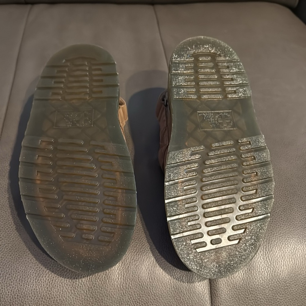 Dr. Martens clogs. - Picture 4 of 4